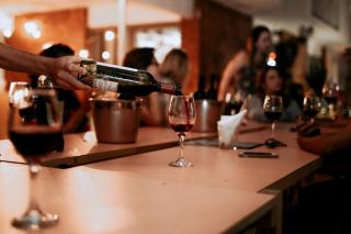 Le concept : un verre de vin a la cantine, ca change tout